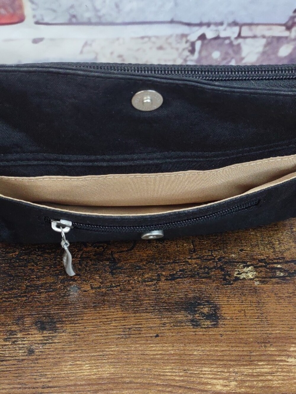 Baggallini Crossbody Organizer Bag - Picture 9 of 12